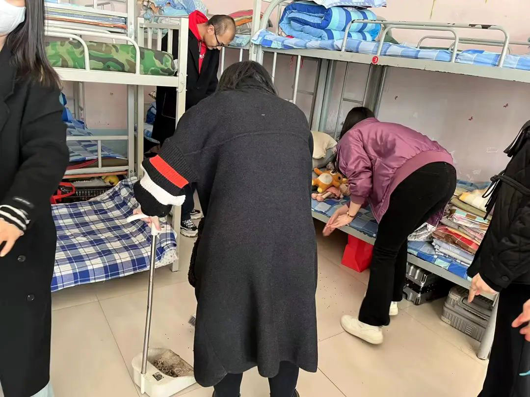 關(guān)愛特殊兒童，學(xué)雷鋒 獻(xiàn)愛心，傳遞溫暖！