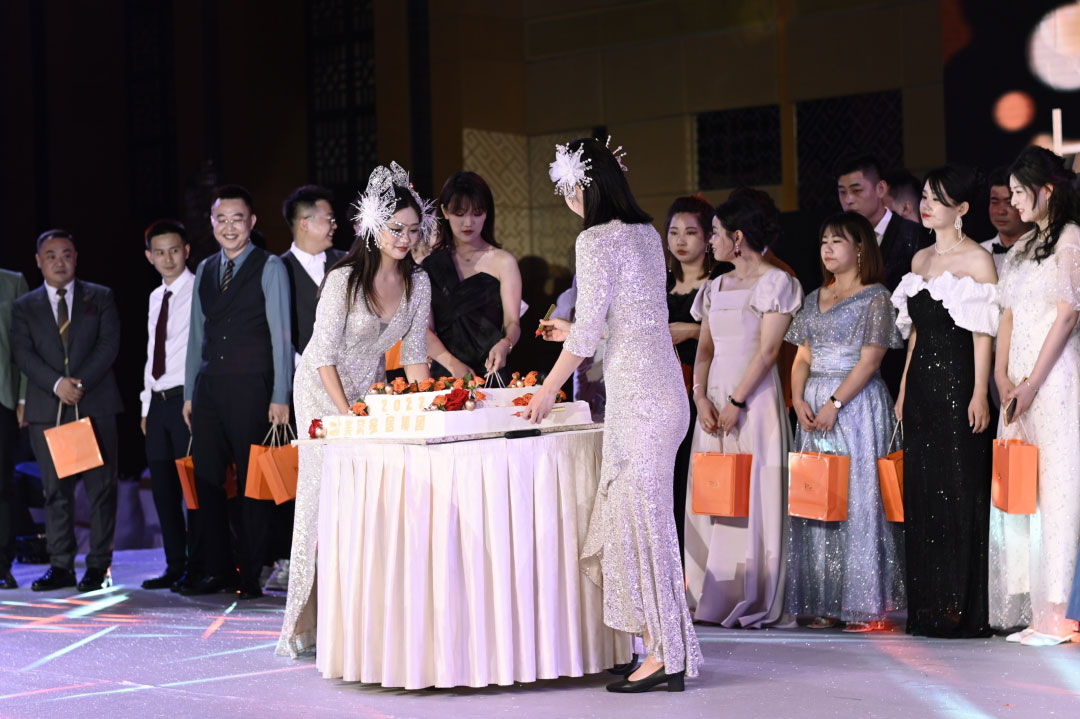 美窩家居集團(tuán)2020-2021企業(yè)“一起向WE來”年度盛典圓滿舉行！