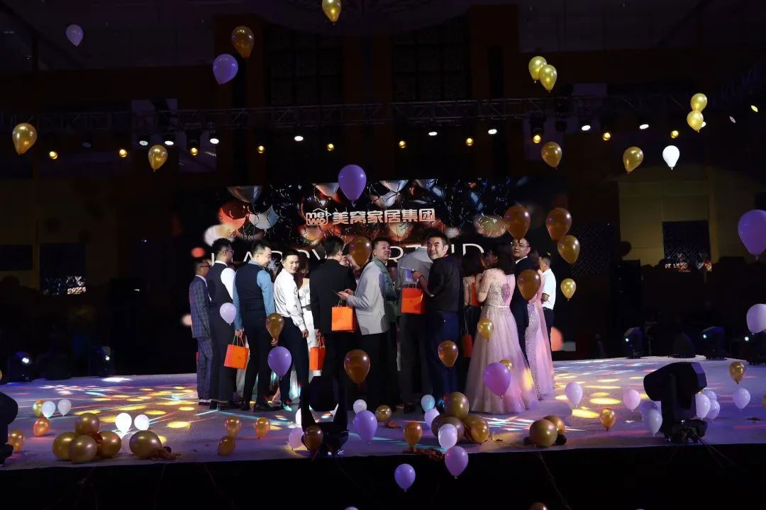 美窩家居集團(tuán)2020-2021企業(yè)“一起向WE來”年度盛典圓滿舉行！